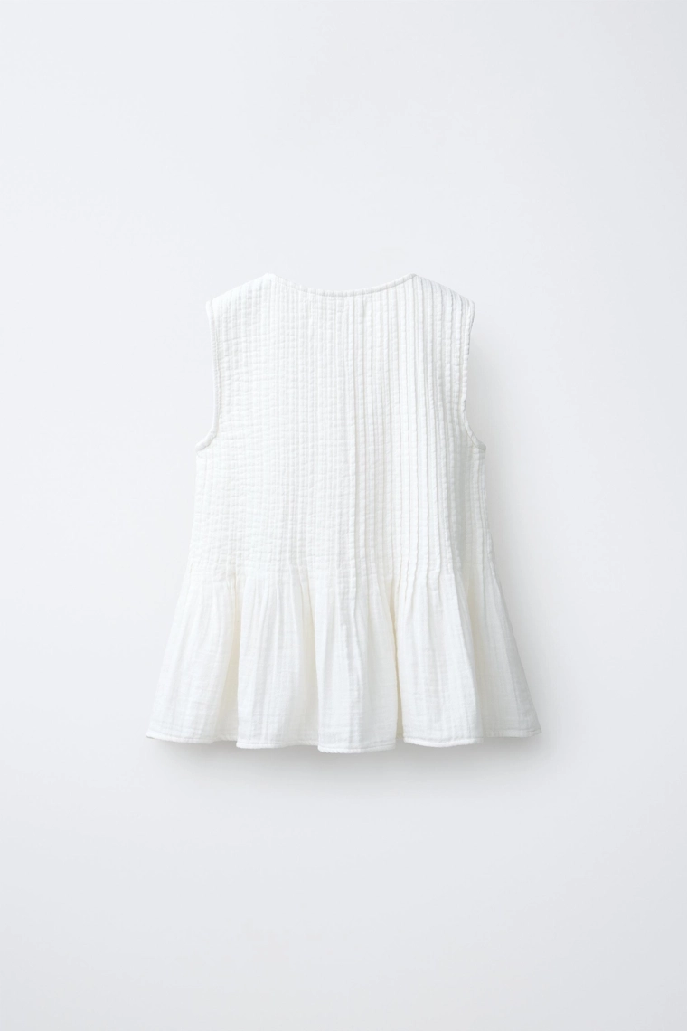 Блузка с кружевными вставками и завязками