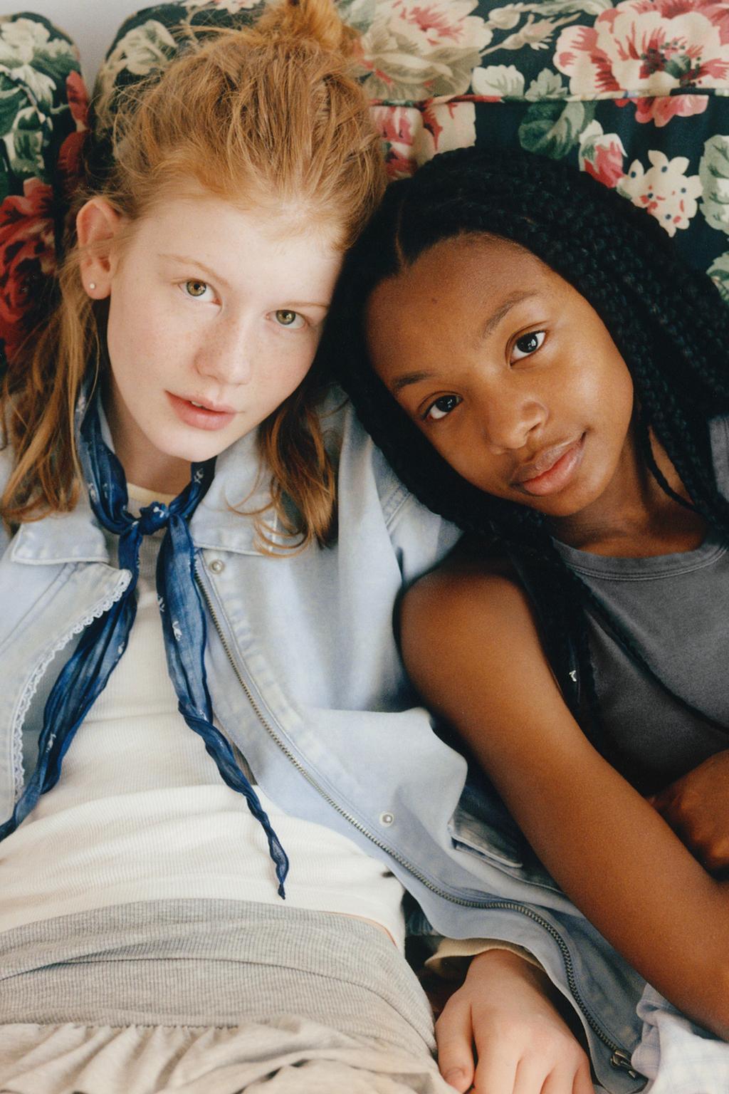 ДЖИНСОВАЯ КУРТКА С КРУЖЕВОМ