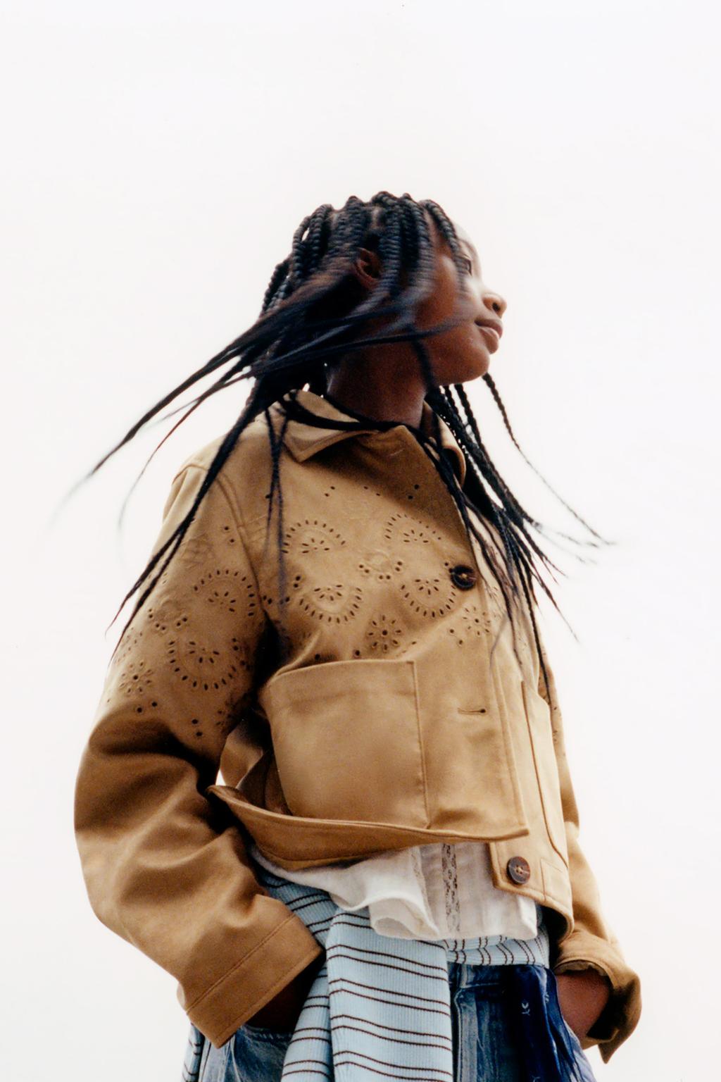 КУРТКА ИЗ ИСКУССТВЕННОЙ ЗАМШИ С ВЫШИВКОЙ