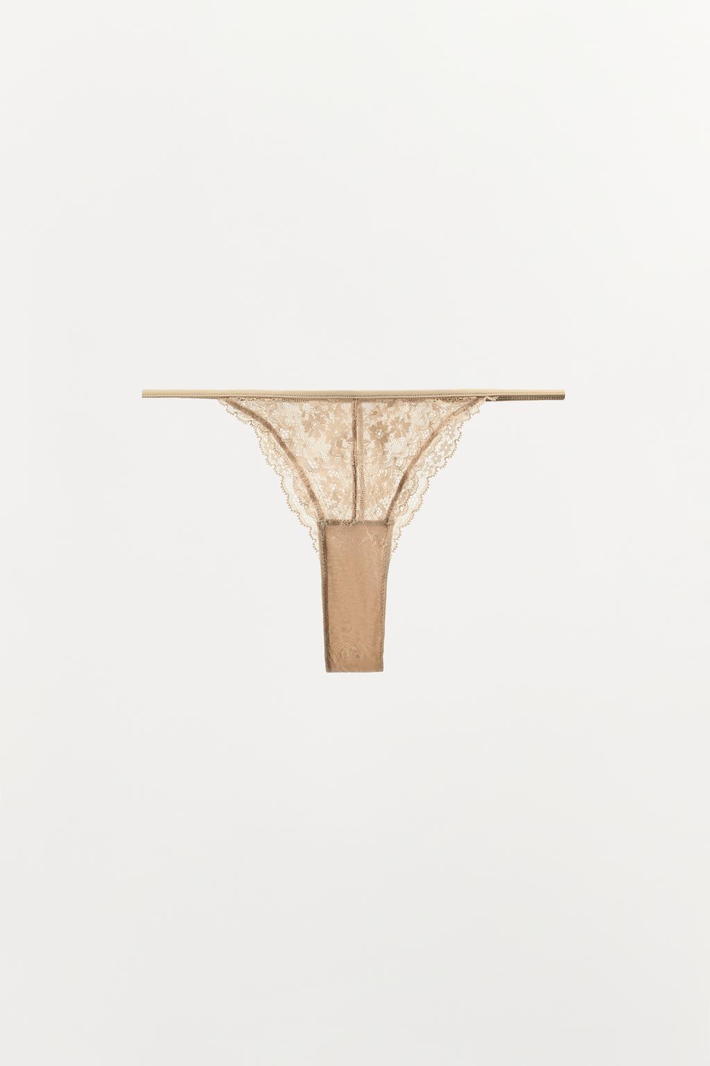 КРУЖЕВНЫЕ ТРУСЫ С ВЫРЕЗОМ