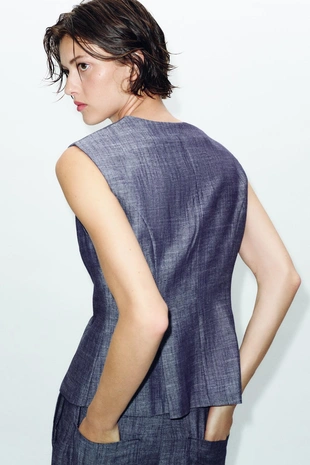 Жилет с вытачками- Заказать в России