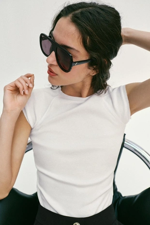 Футболка с эффектом потертости и регланом- Заказать в России