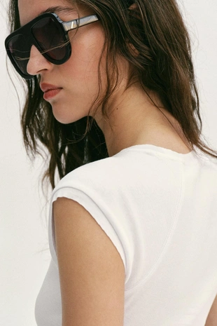 Футболка с эффектом потертости и регланом- Заказать в России