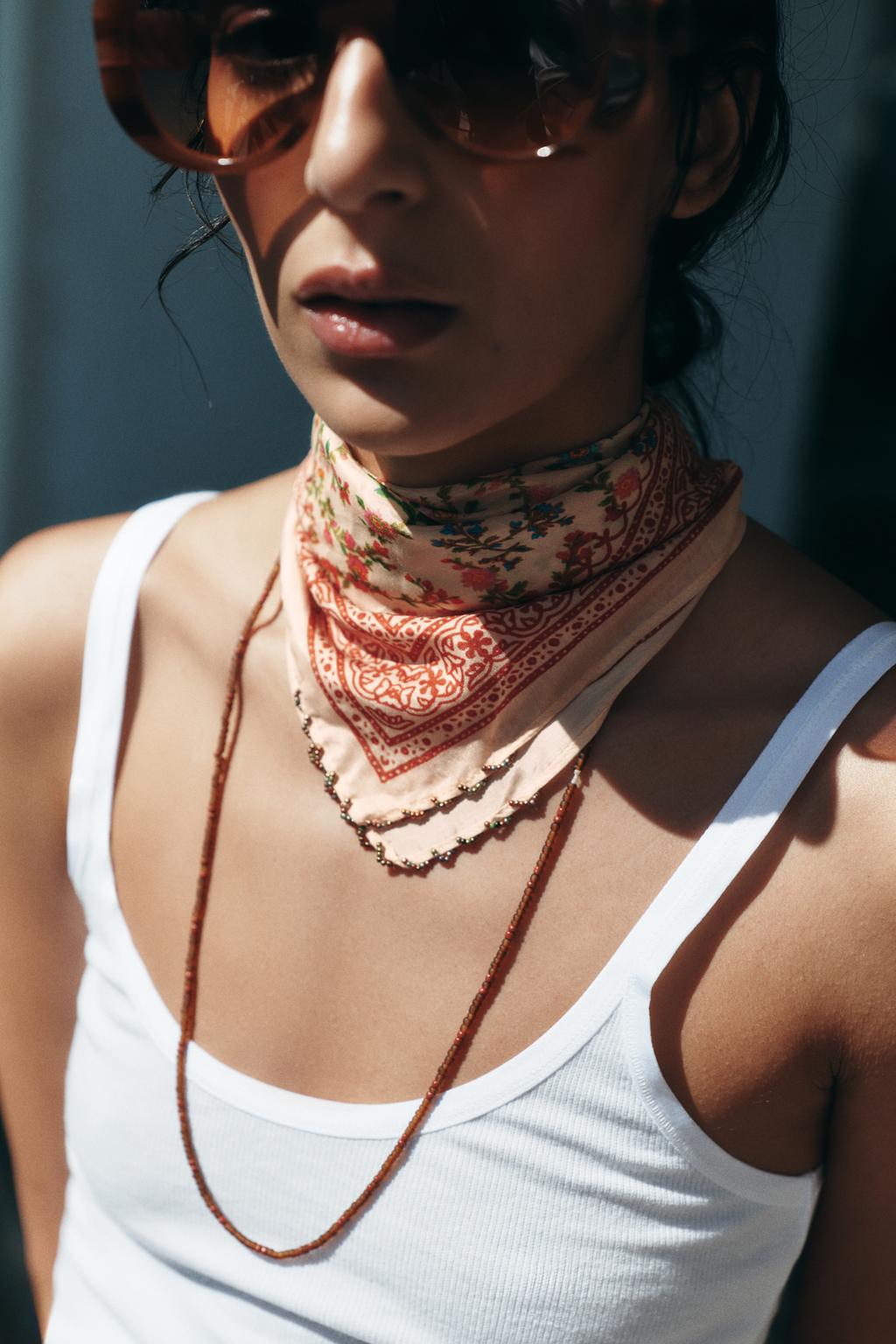 ШЕЛКОВЫЙ ШАРФ С ЦВЕТОЧНЫМ ПРИНТОМ И БУСИНАМИ