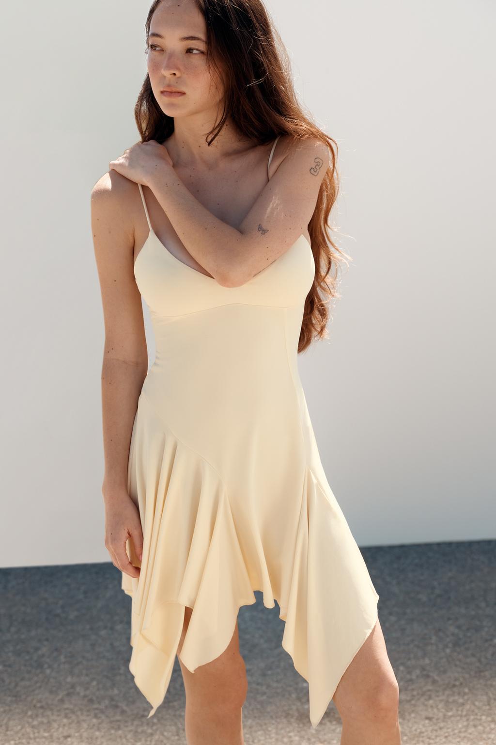 Асимметричное платье с тонкими бретелями