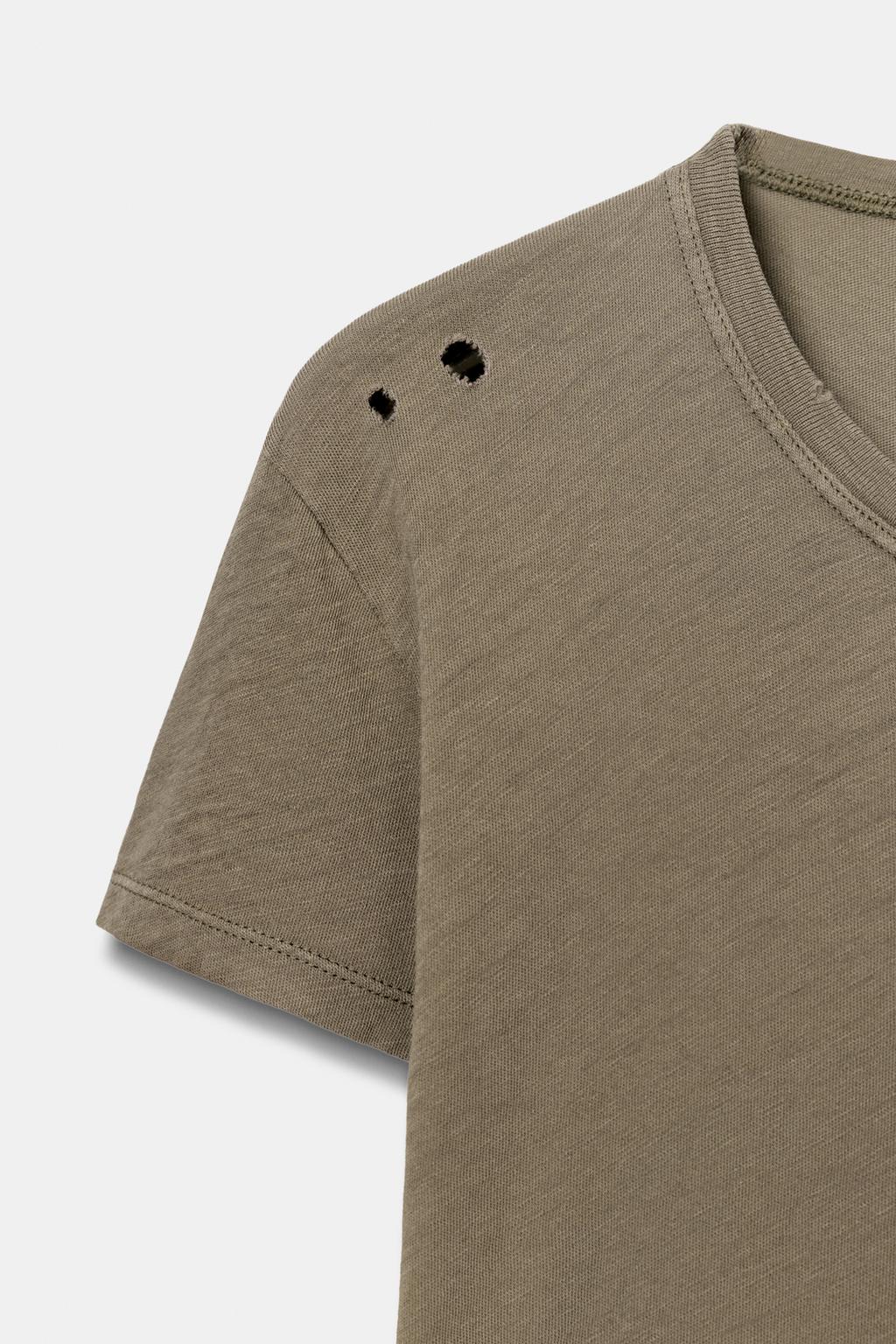 ФУТБОЛКА С РАЗРЕЗАМИ И КОРОТКИМИ РУКАВАМИ