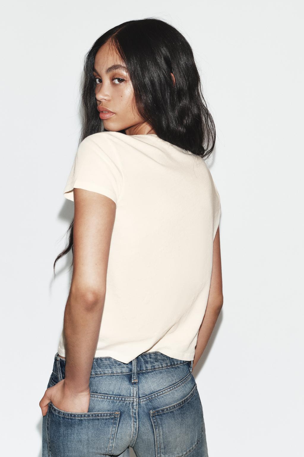 ФУТБОЛКА С РАЗРЕЗАМИ И КОРОТКИМИ РУКАВАМИ