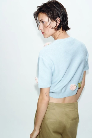 Свитер с цветочным узором и короткими рукавами- Заказать в России