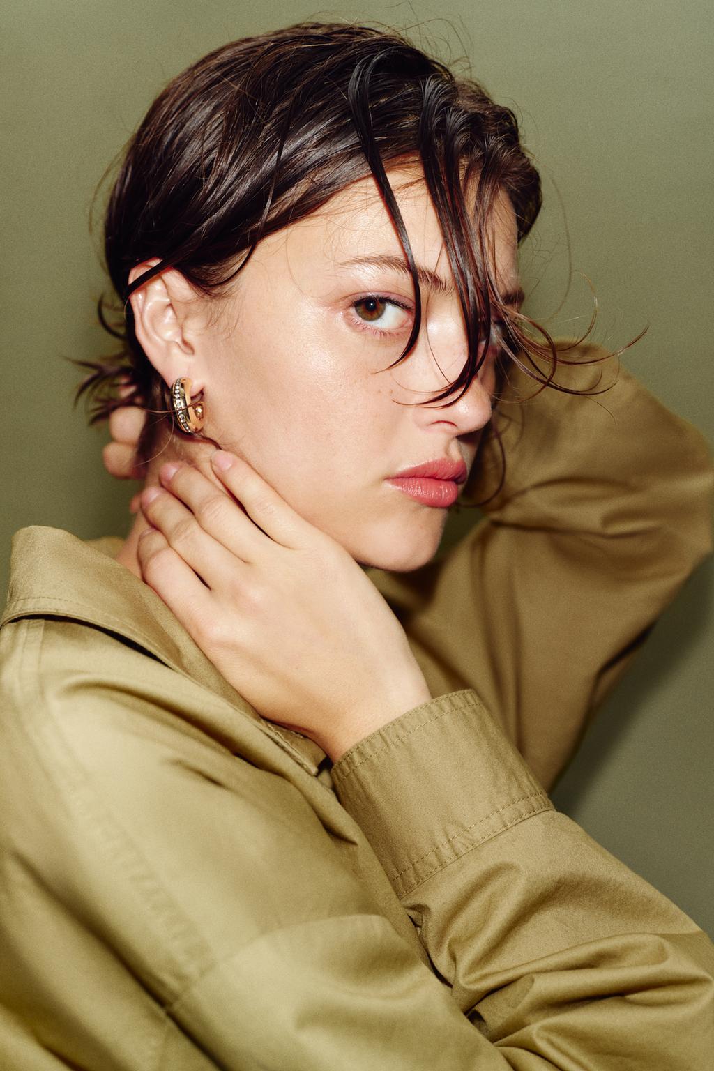 НАБОР СЕРЕГ: ПУСЕТЫ И КОЛЬЦА СО СТРАЗАМИ