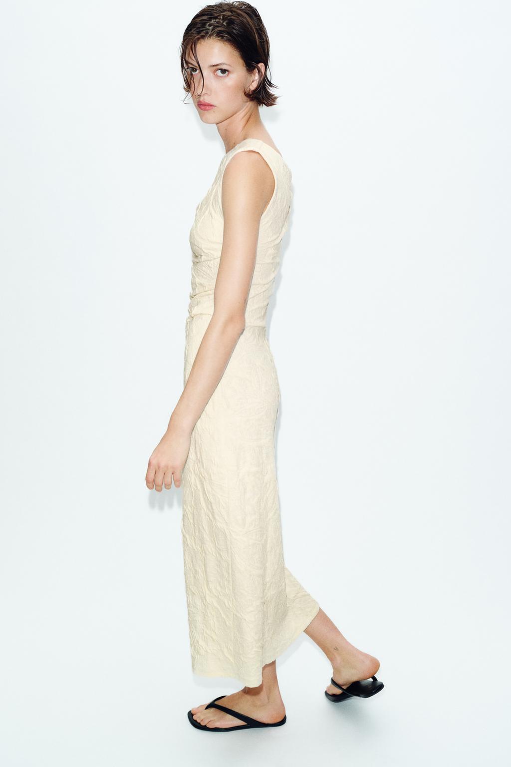 ЖАККАРДОВОЕ ПЛАТЬЕ СО СКЛАДКАМИ