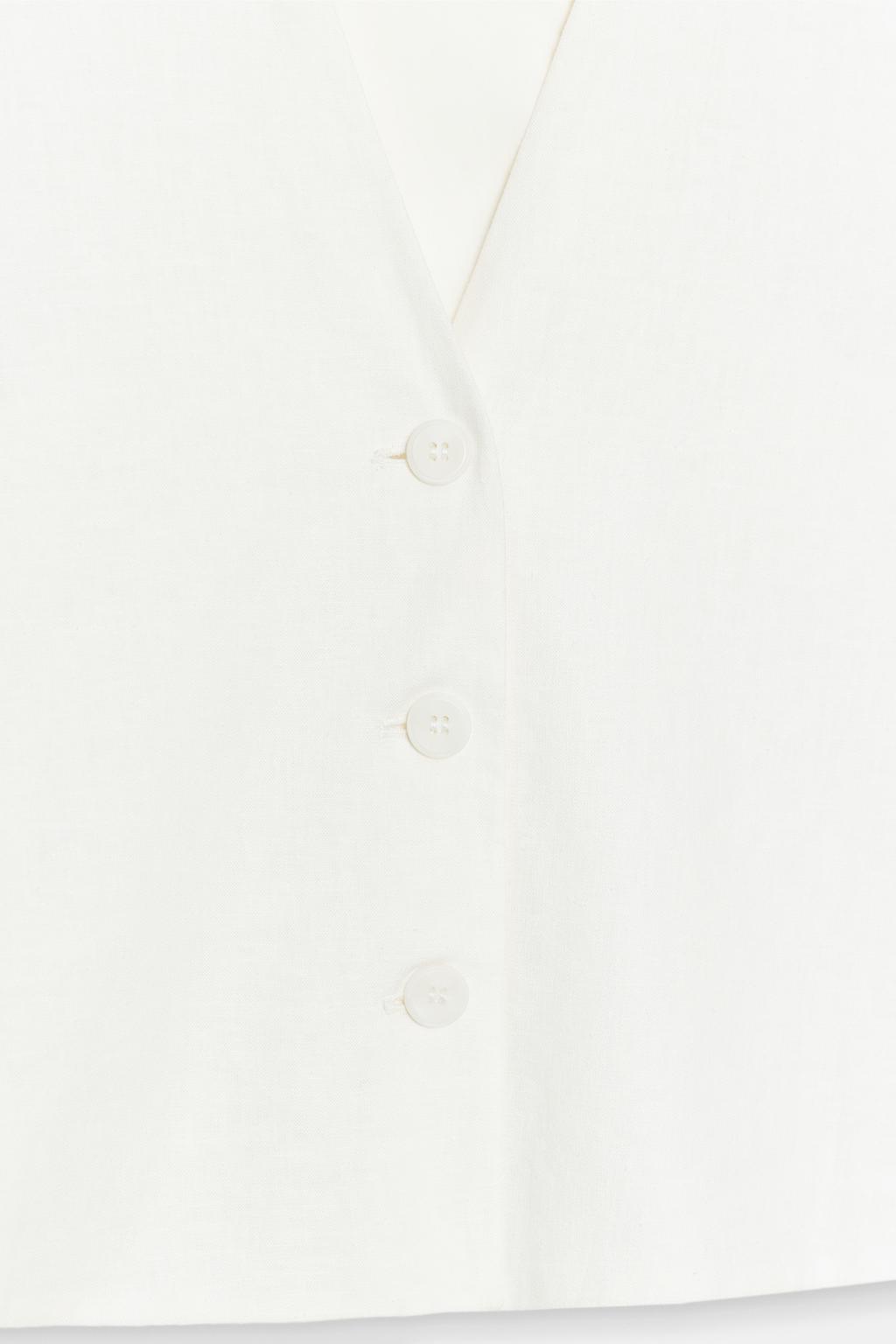 Жилет с пуговицами