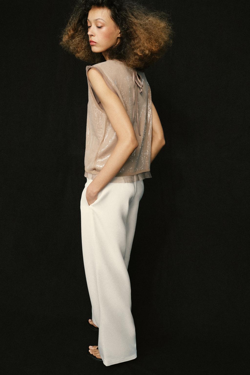 ТРИКОТАЖНЫЙ ТОП С КОМБИНИРОВАННЫМИ ПАЙЕТКАМИ