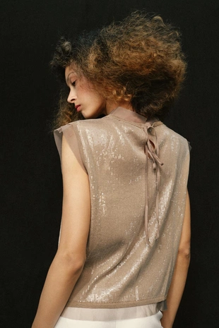 Трикотажный топ с комбинированными пайетками- Заказать в России