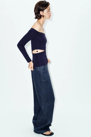 Трикотажный топ с вырезами и бусинами- Заказать в России