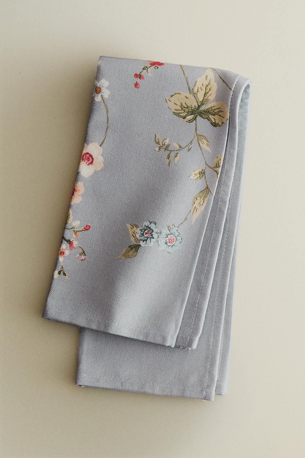 Набор маленьких салфеток с цветочным принтом (набор из 2 шт.)