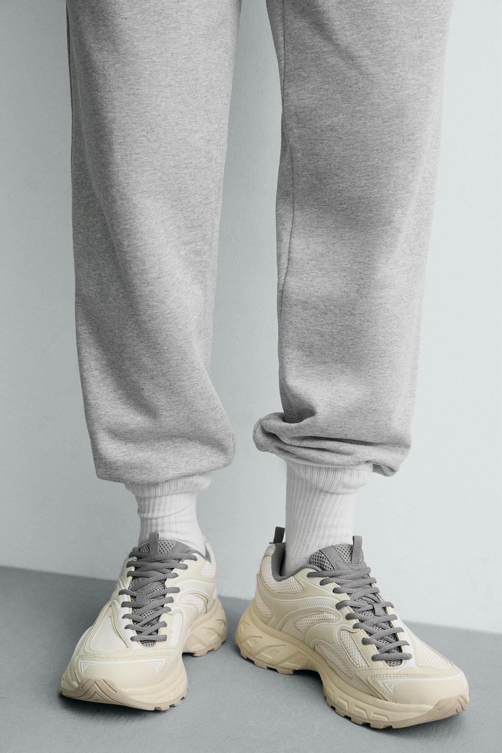 КРОССОВКИ НА ОБЪЕМНОЙ ПОДОШВЕ