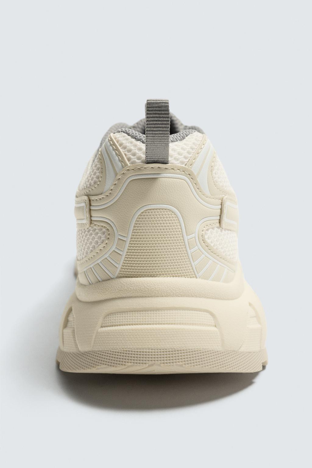 КРОССОВКИ НА ОБЪЕМНОЙ ПОДОШВЕ