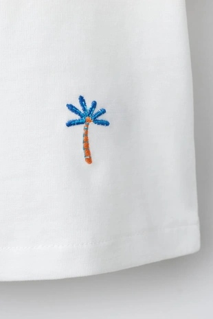 Футболка с вышивкой