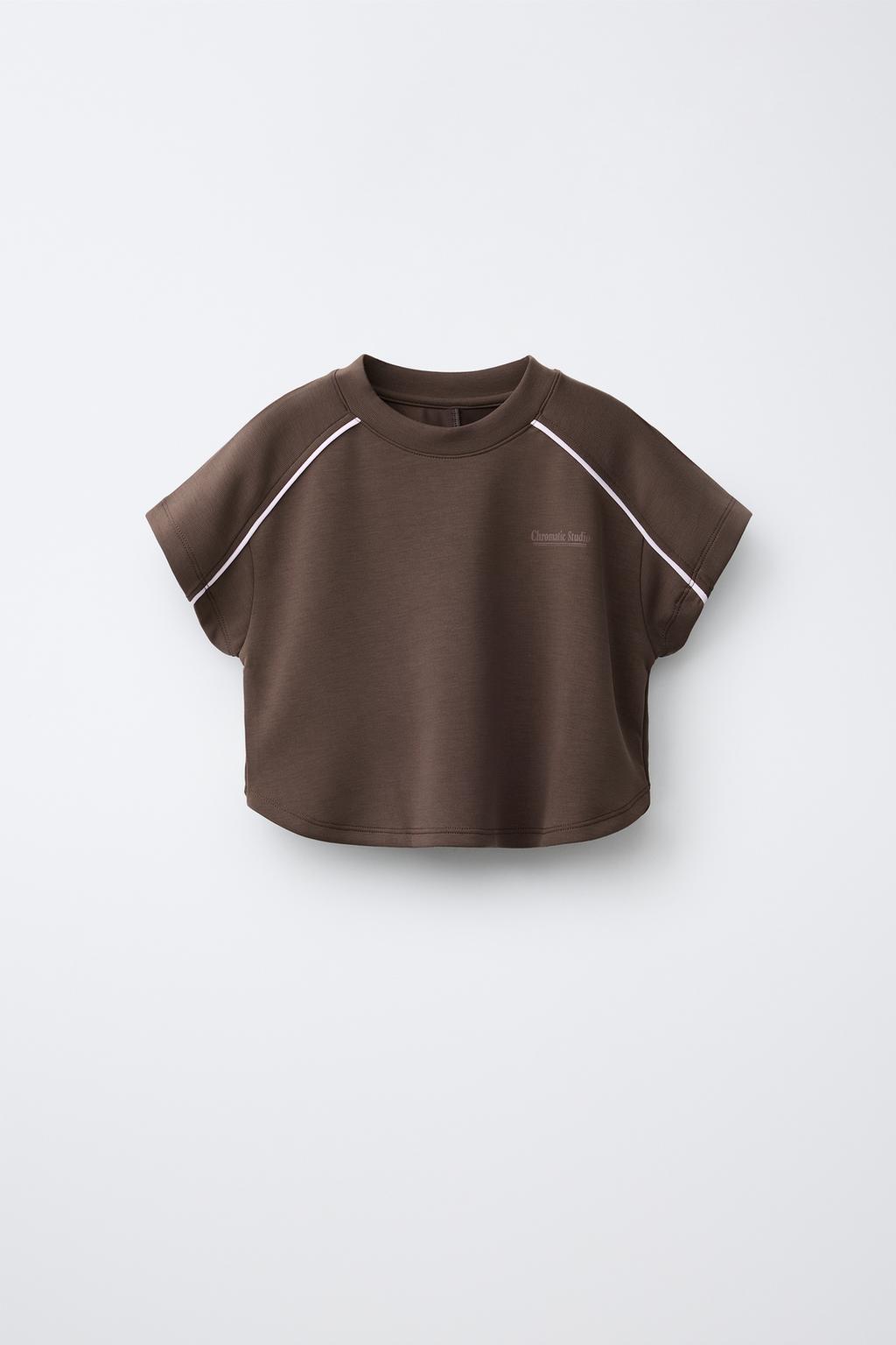 ФУТБОЛКА С КОНТРАСТНЫМИ ДЕТАЛЯМИ ИЗ МОДАЛА