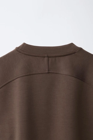 Футболка с контрастными деталями из модала- Заказать в России