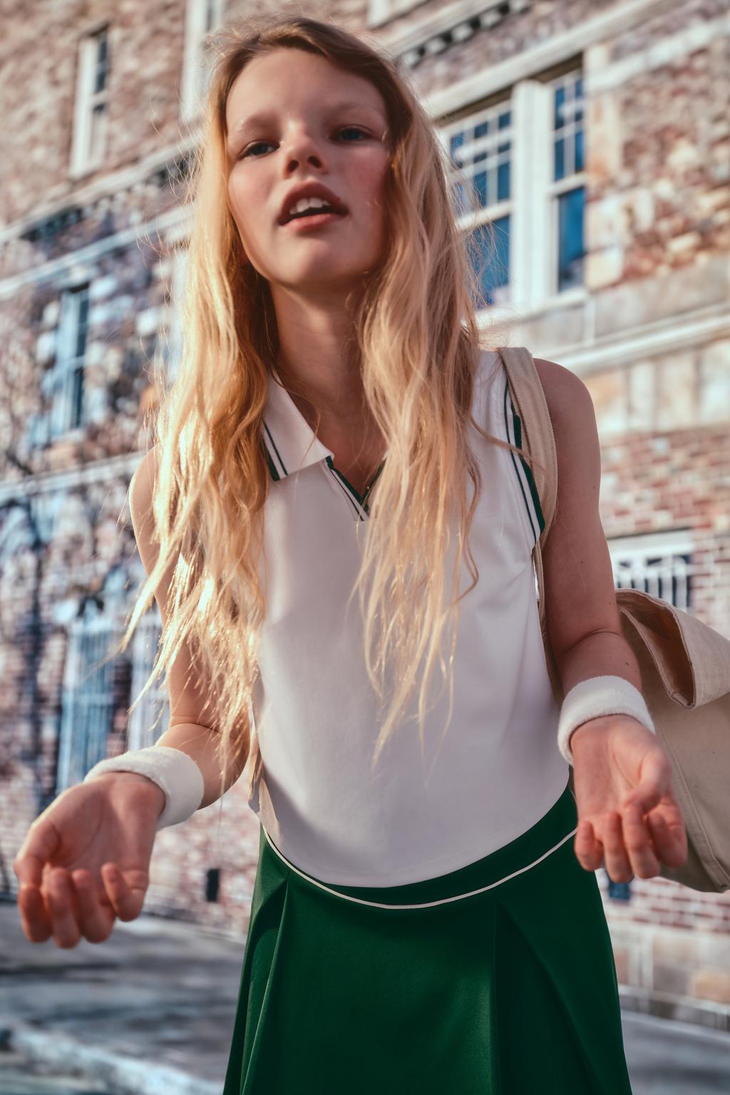 ЮБКА В СКЛАДКУ С КОНТРАСТНОЙ ОТДЕЛКОЙ