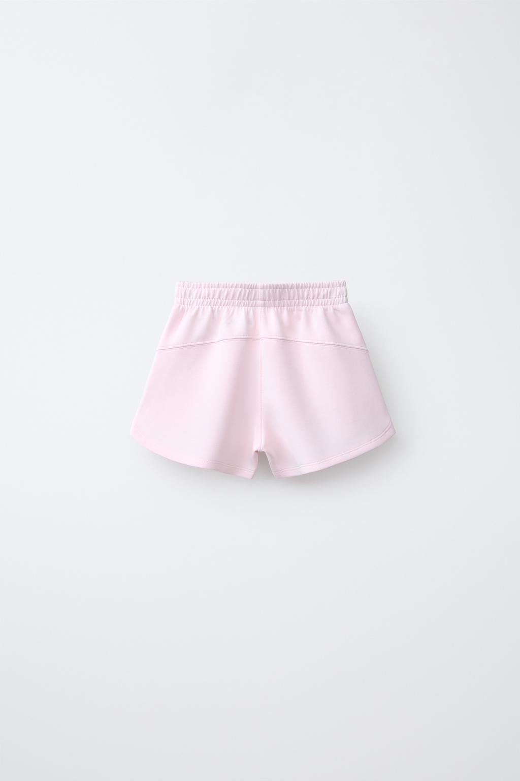 ШОРТЫ-БЕРМУДЫ С КОНТРАСТНЫМИ ПОЛОСАМИ И МОДАЛОМ