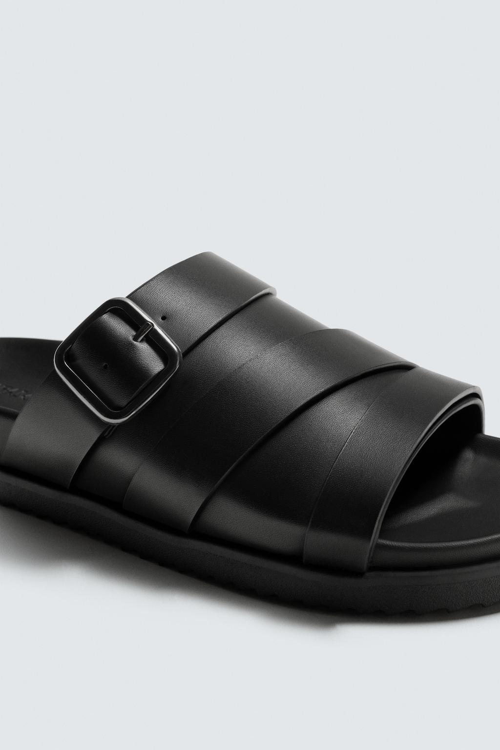 САНДАЛИИ С ПРЯЖКОЙ