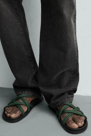 Сандалии с контрастными ремешками- Заказать в России