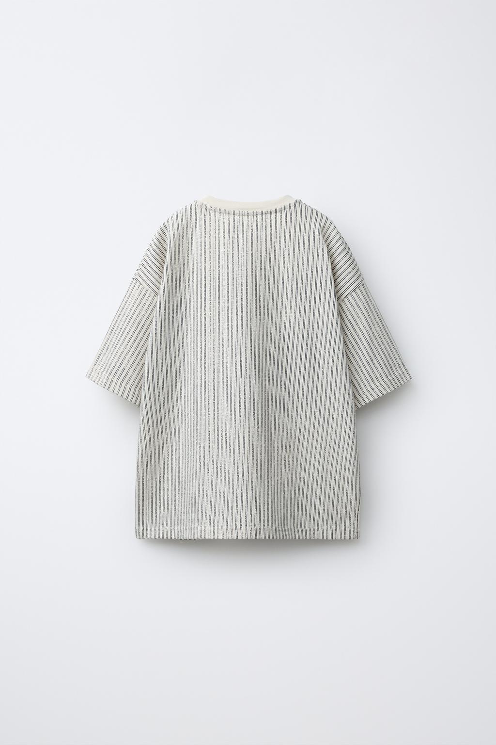 ФУТБОЛКА В ПОЛОСКУ С НАШИВКОЙ