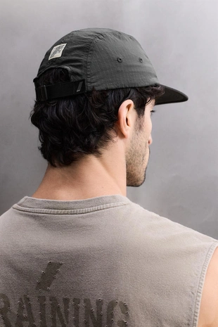 Кепка из технической ткани