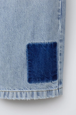 Джинсы Loose с нашивками- Заказать в России