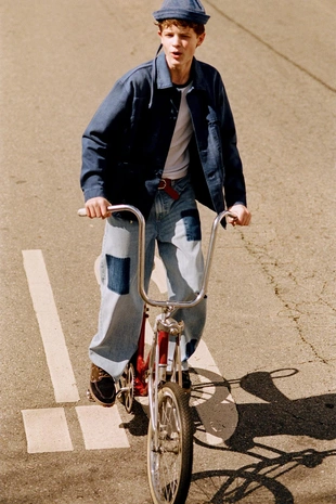 Джинсы Loose с нашивками- Заказать в России