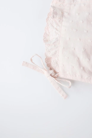 Чепчик с воланами из сетчатой ткани- Заказать в России