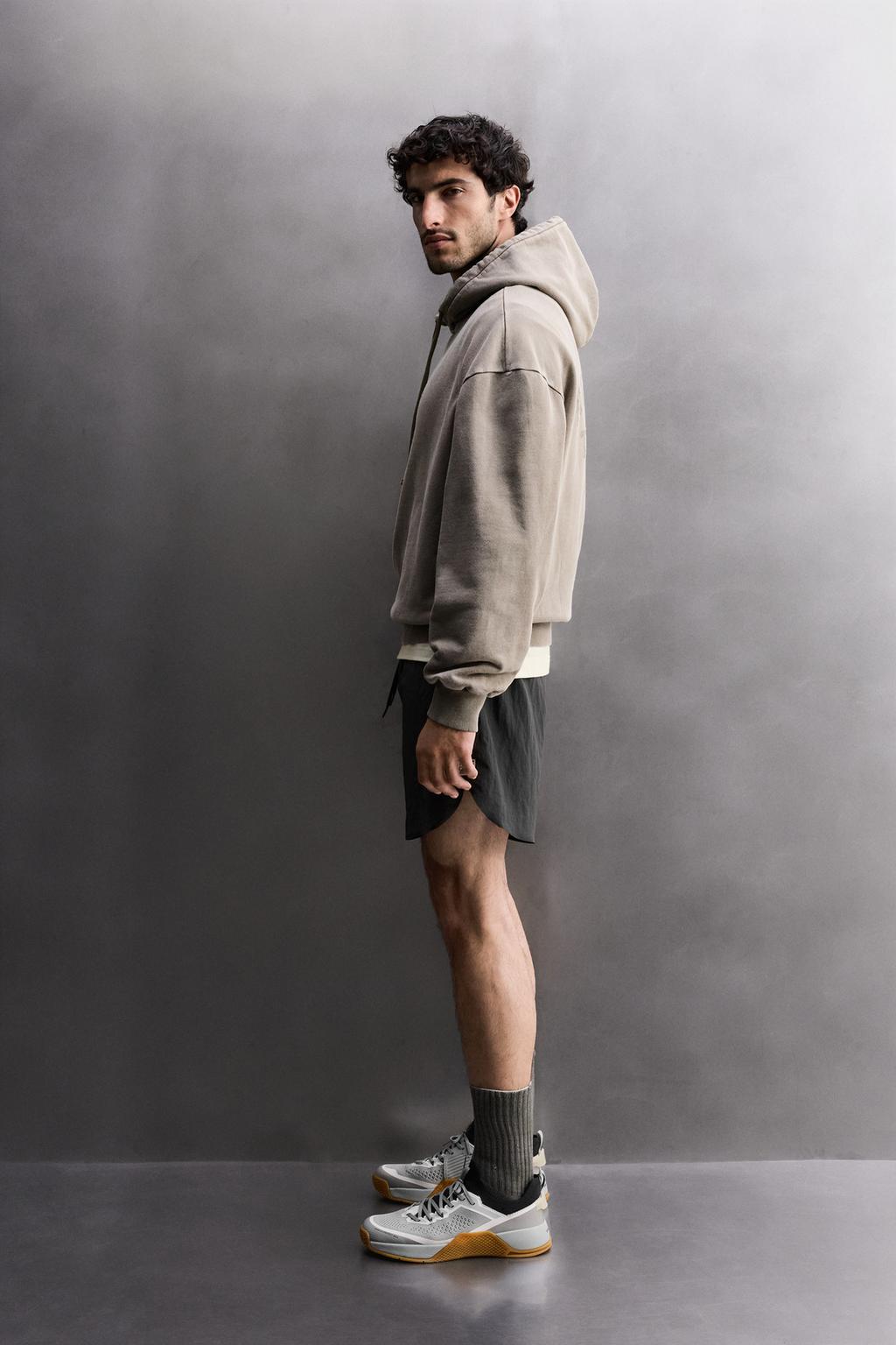 ТОЛСТОВКА СВОБОДНОГО КРОЯ С ЭФФЕКТОМ ПОТЕРТОСТИ