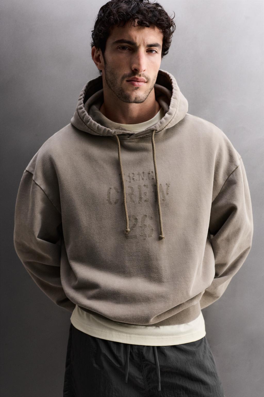 ТОЛСТОВКА СВОБОДНОГО КРОЯ С ЭФФЕКТОМ ПОТЕРТОСТИ