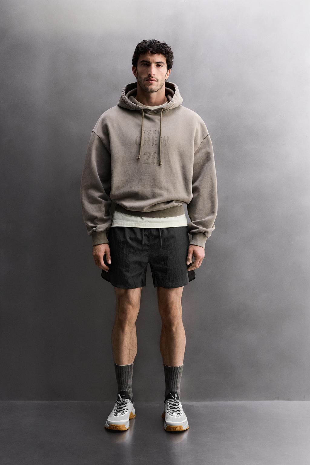 ТОЛСТОВКА СВОБОДНОГО КРОЯ С ЭФФЕКТОМ ПОТЕРТОСТИ