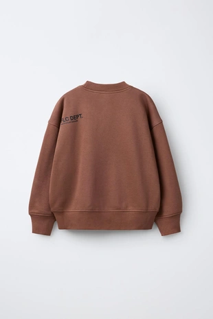 Базовая толстовка с надписью и нашивкой