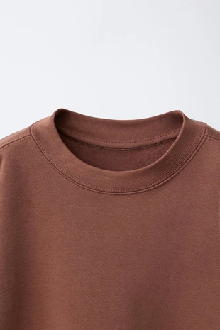 Базовая толстовка с надписью и нашивкой