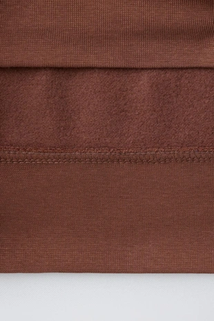 Базовая толстовка с надписью и нашивкой