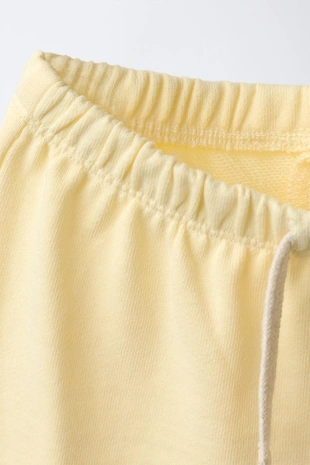 Комплект из двух бермуд: в полоску и однотонные