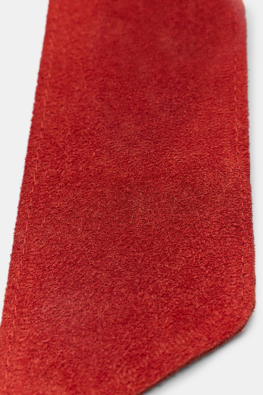 РЕМЕНЬ ИЗ 100% ЗАМШИ С КРУГЛОЙ ПРЯЖКОЙ