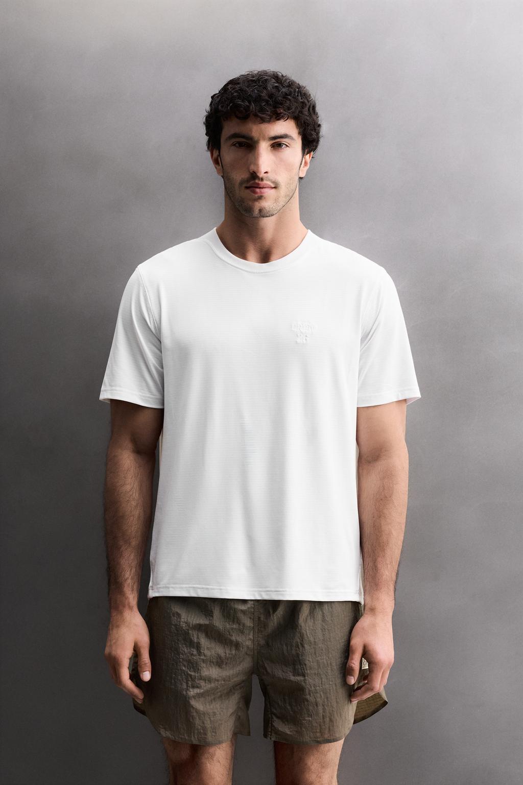 СПОРТИВНАЯ ФУТБОЛКА