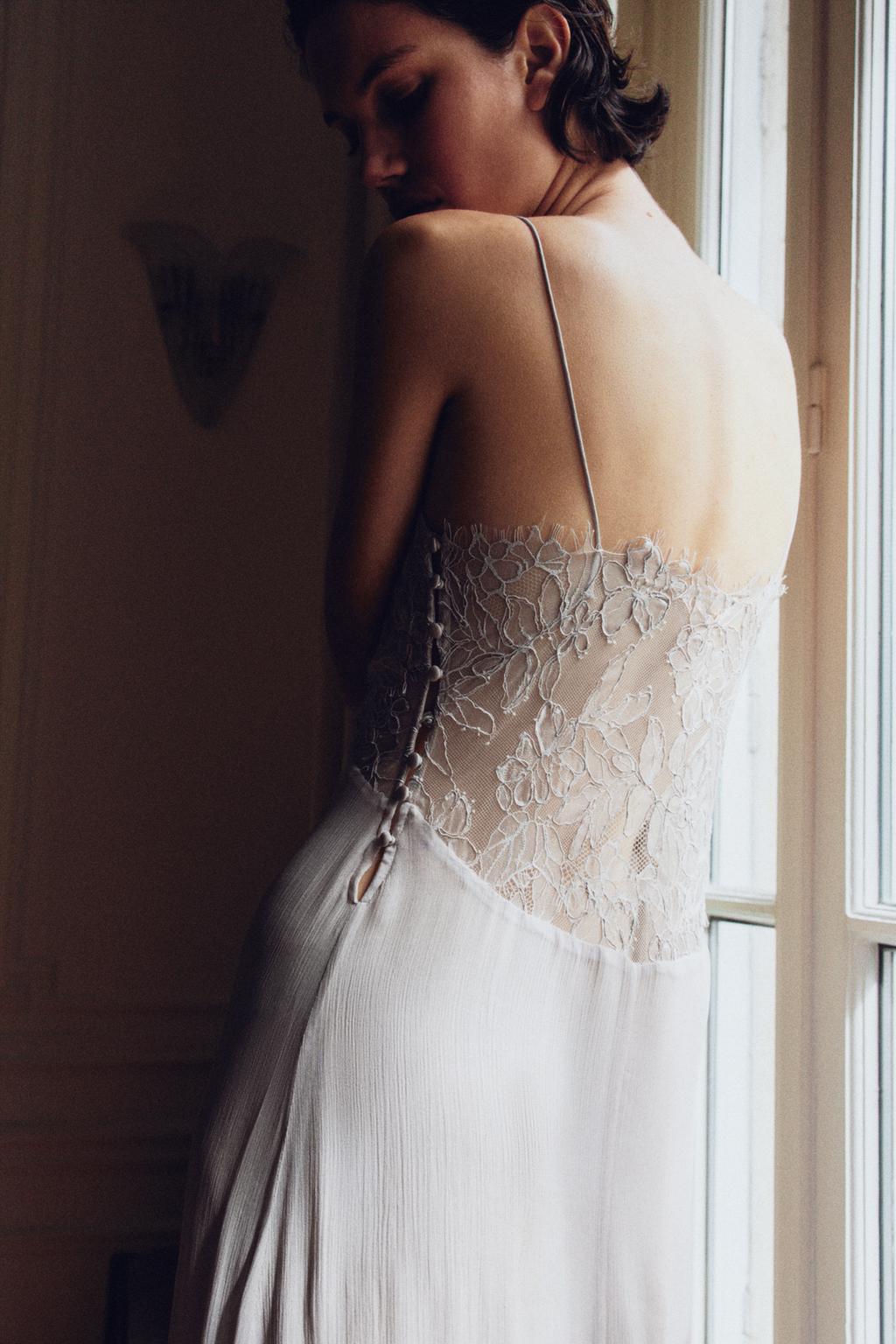 ДЛИННОЕ ПЛАТЬЕ ИЗ 100% ВИСКОЗЫ С КРУЖЕВОМ