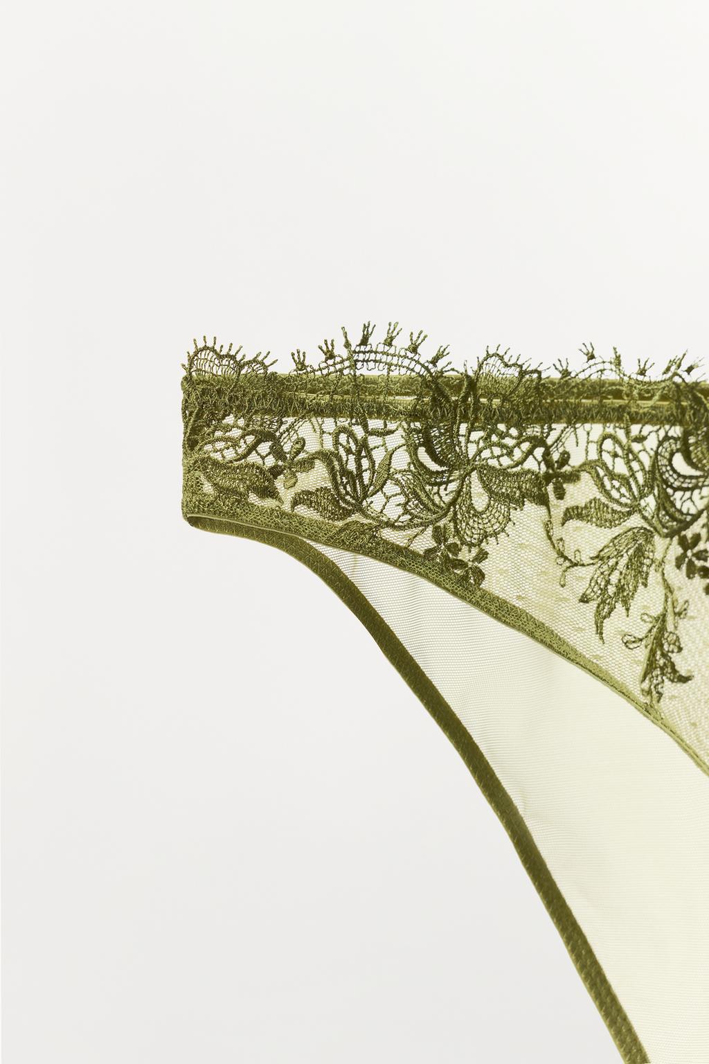 ТРУСЫ С КРУЖЕВОМ В ГОРОШЕК