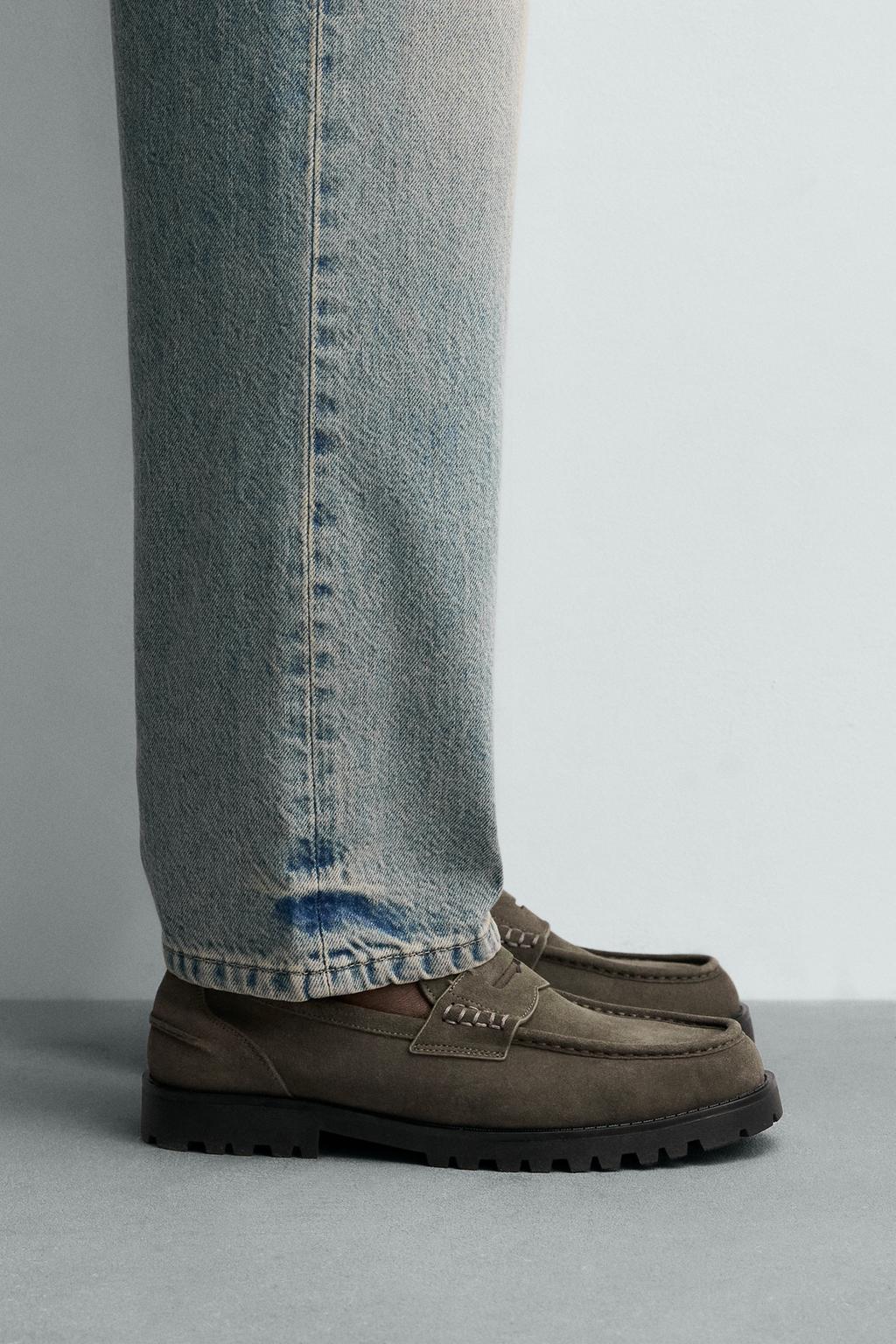 ЗАМШЕВЫЕ ЛОФЕРЫ НА РИФЛЕНОЙ ПОДОШВЕ