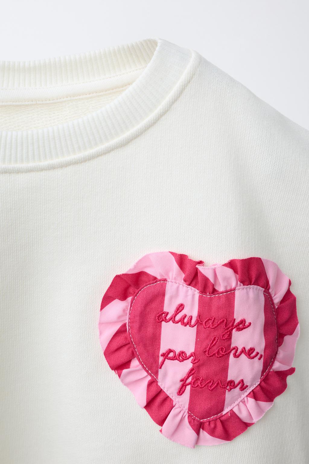 ТОЛСТОВКА С НАШИВКОЙ «СЕРДЦЕ» В ПОЛОСКУ