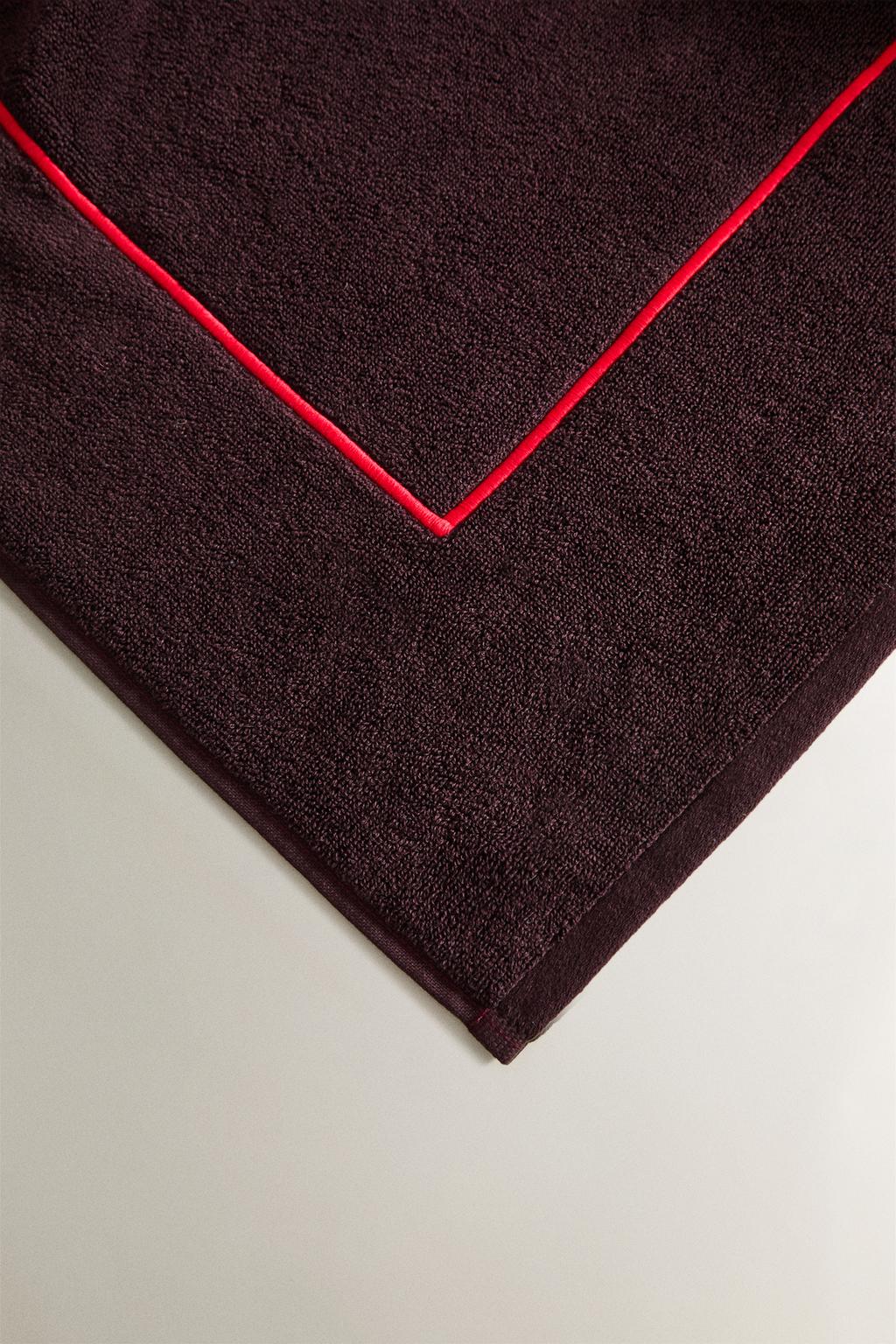 Пляжное полотенце с простым краем