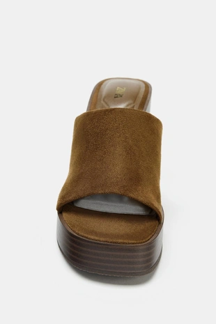 Замшевые босоножки на танкетке с платформой- Заказать в России