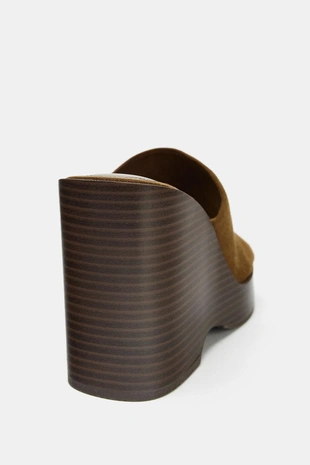 Замшевые босоножки на танкетке с платформой- Заказать в России