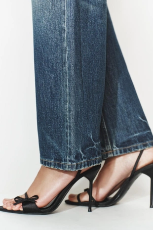 Атласные босоножки на каблуке с ремешками- Заказать в России